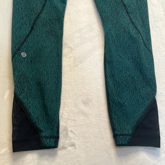Lululemon 7/8 green and mesh leggings size 6 - Picture 12 of 15